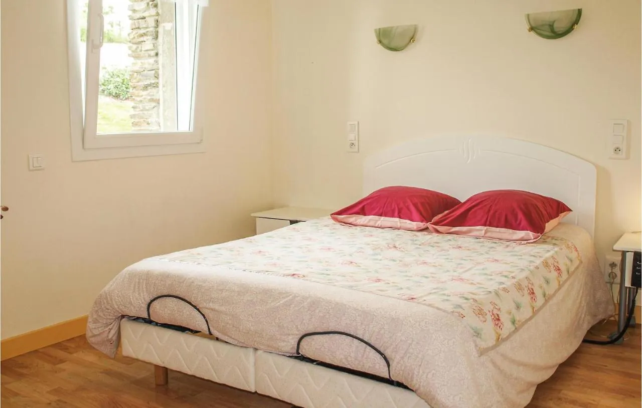 Amazing Home In St Martin Des Pres With Kitchen La Ville Morvan 프랑스