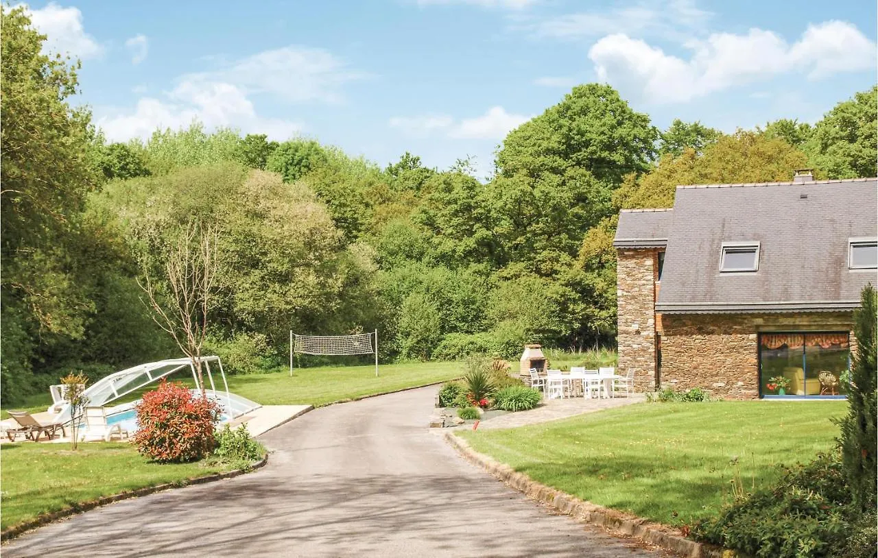Amazing Home In St Martin Des Pres With Kitchen La Ville Morvan 펜션
