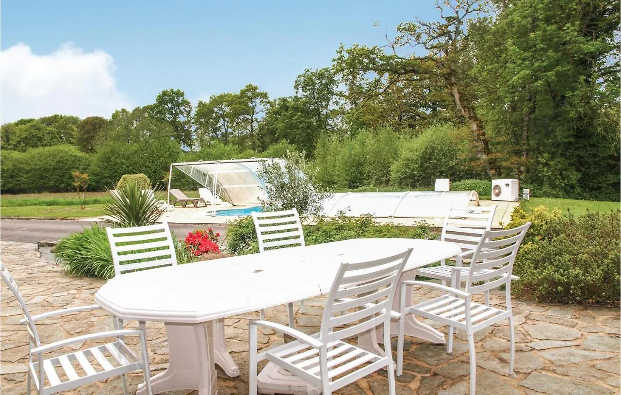 Amazing Home In St Martin Des Pres With Kitchen La Ville Morvan 프랑스