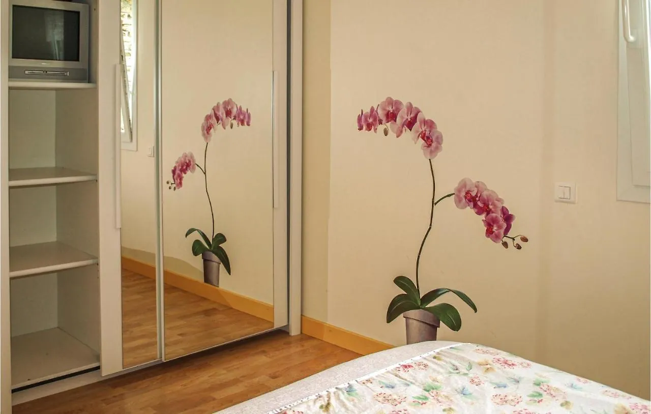 Amazing Home In St Martin Des Pres With Kitchen La Ville Morvan 펜션